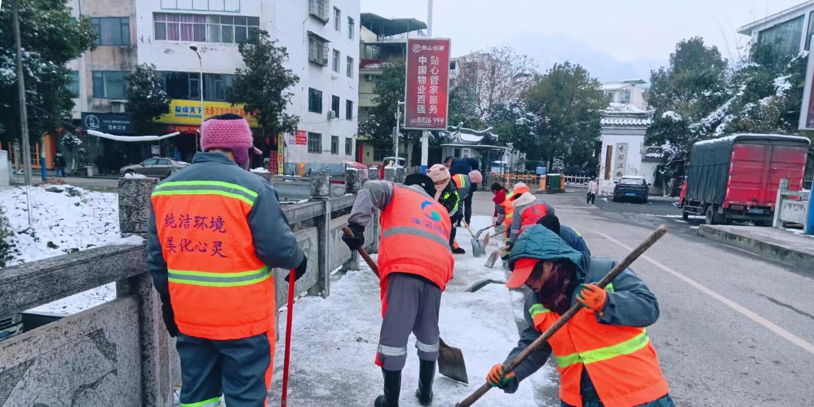 貴州銅仁：以雪為令！全力以赴除冰雪保暢通