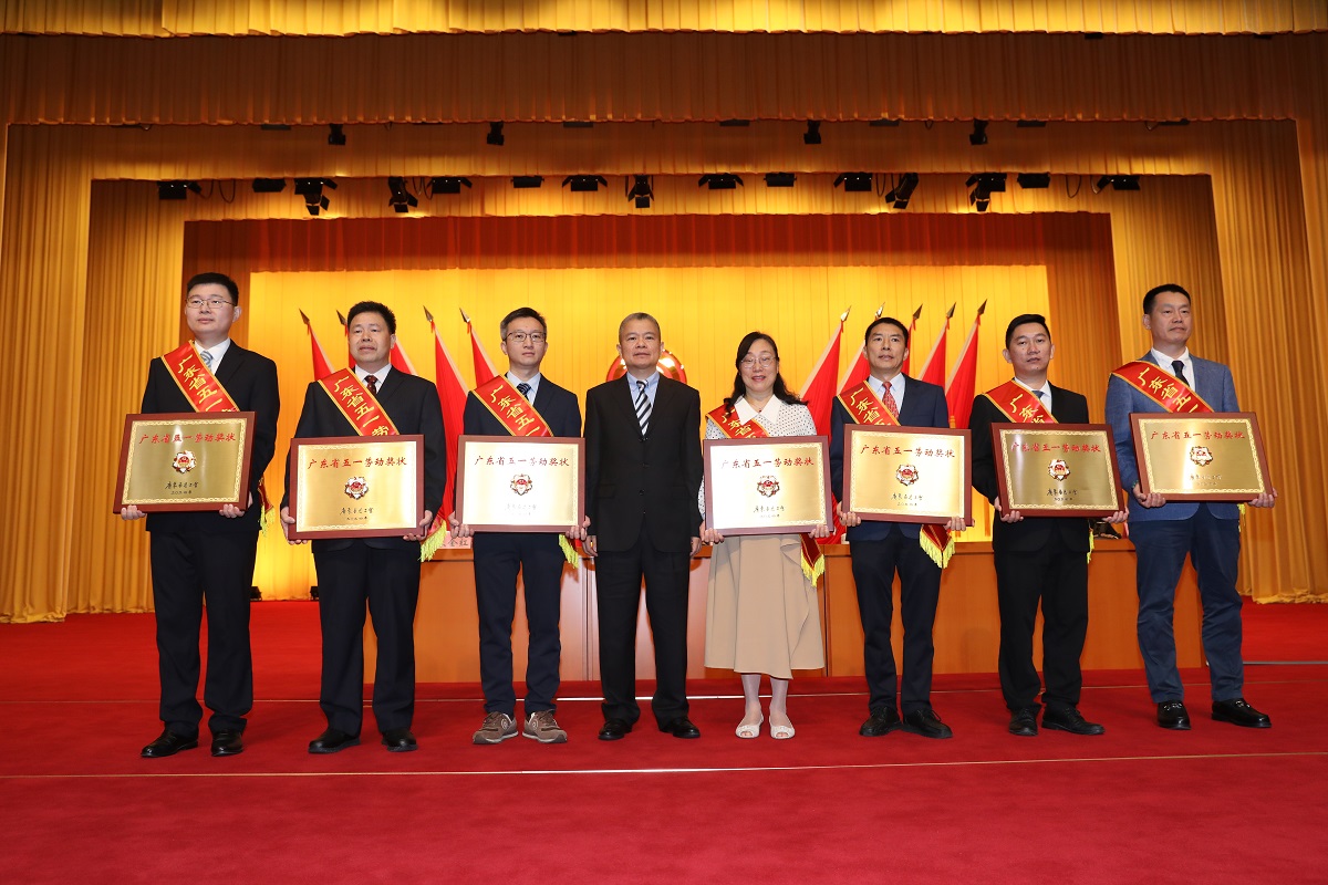 祝賀！東莞這家環(huán)衛(wèi)企業(yè)榮獲“廣東省五一勞動(dòng)獎(jiǎng)狀”